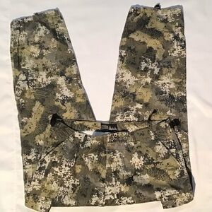 World Famous Sports Camouflage Predator Technical  Stretch Pants  Size 2 XL NWOT